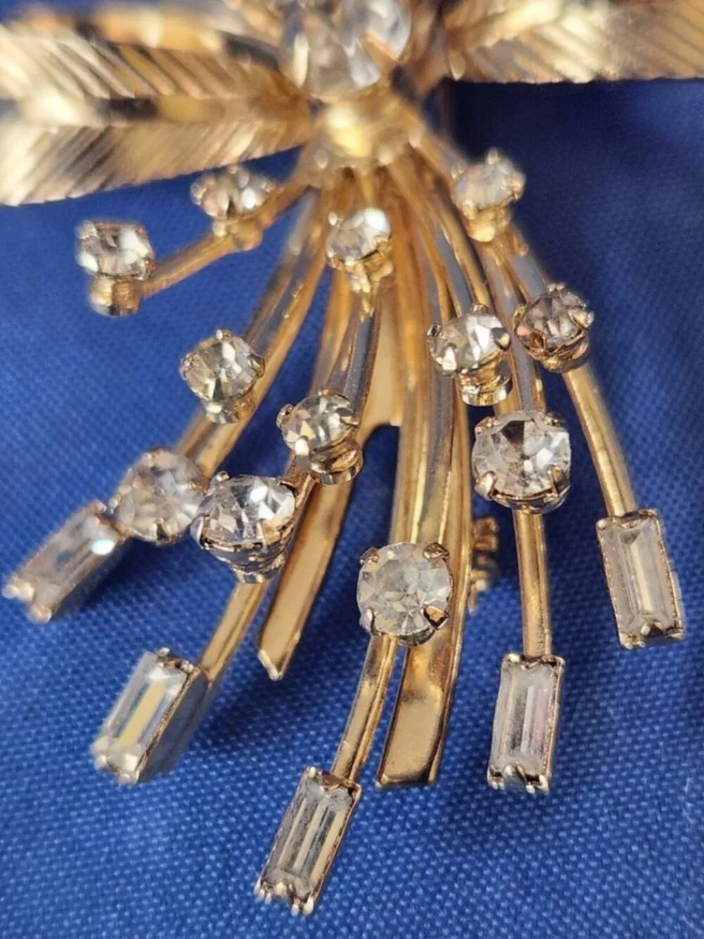 Vtg 1960's Sarah Coventry Signed Bow Brooch Pin Vogue Rhinestone Gold Tone MCM - Picture 12 of 14